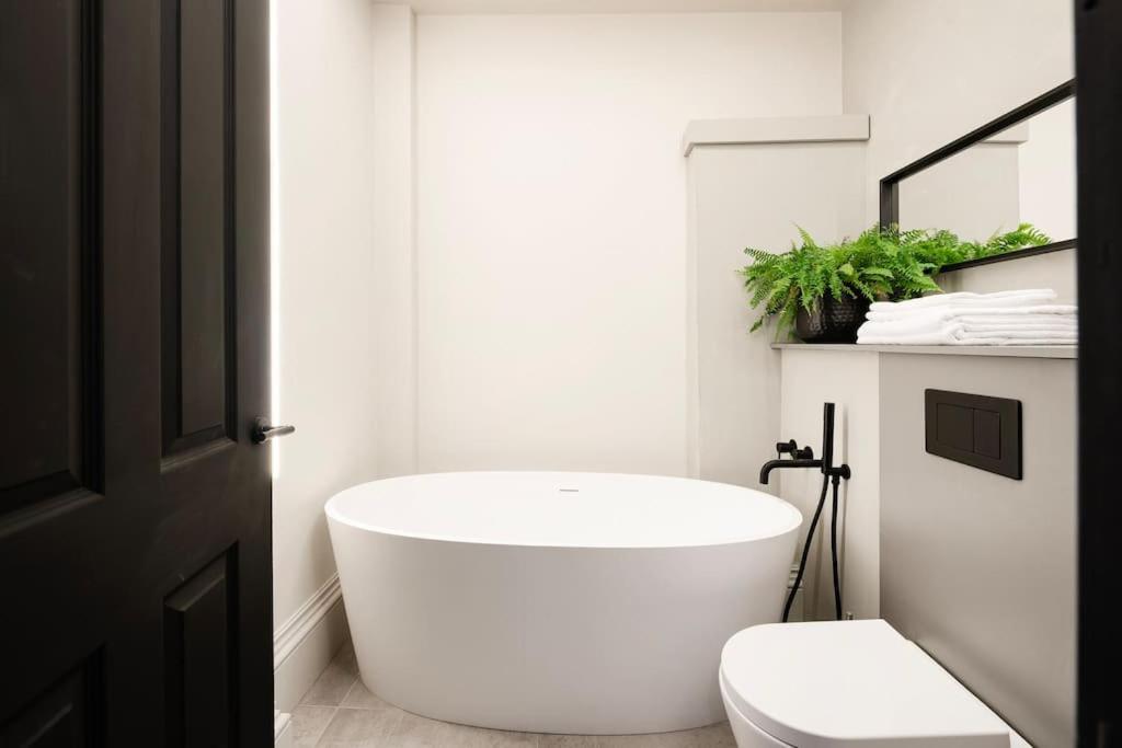 High End Free Parking Wifi Balcony Ensuite Cheltenham Exteriér fotografie