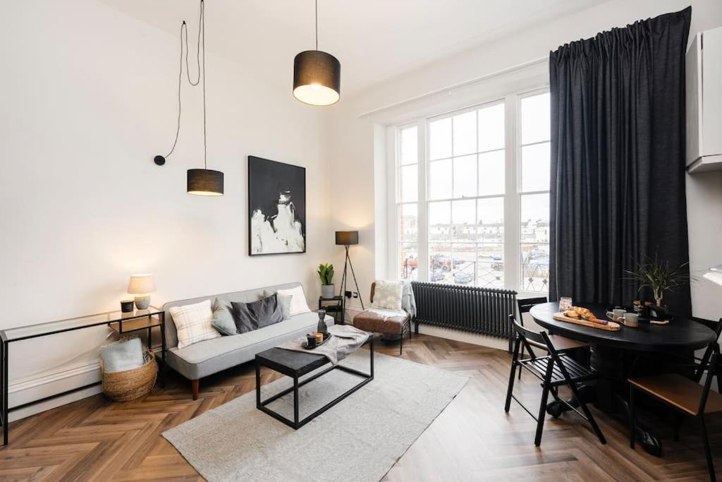 High End Free Parking Wifi Balcony Ensuite Cheltenham Exteriér fotografie